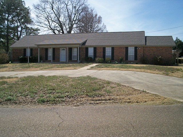 1st image of 101 Pine Pl