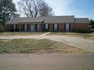 101 Pine Pl, Batesville, MS 38606