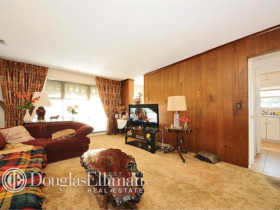 2nd image of 554 Alan Pl
