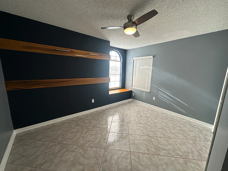 1041 Sawyers Ct — Photo 46