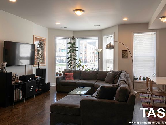 2nd image of 1856 N Humboldt Blvd #1N
