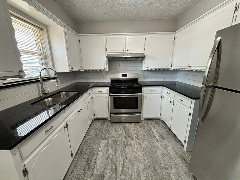 301 N University Dr #12 — Photo 16