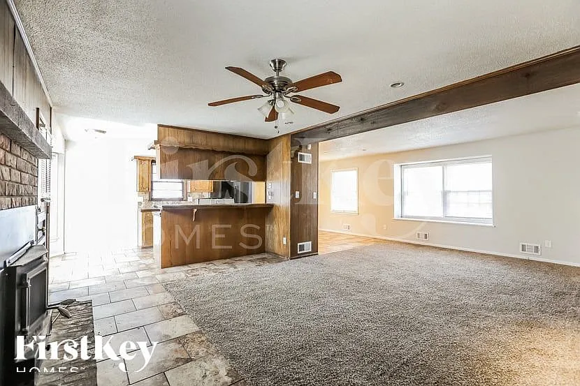 4 bed, 2.0 bath, 1402 sqft, $1,980 — Photo 4