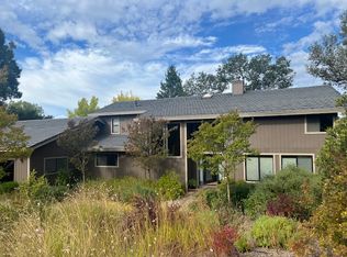 327 Burgundy Rd, Healdsburg, CA 95448