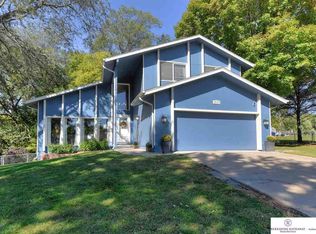 1005 Julius Pl, Bellevue, NE 68005