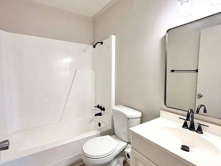2121 Bracey Cir — Photo 20
