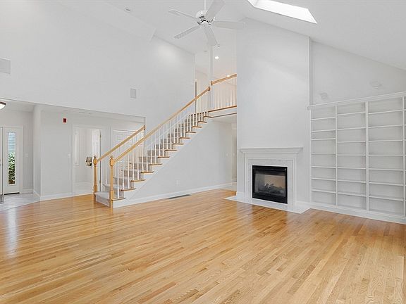 5th image of 1004 Wisteria Way Unit 1004