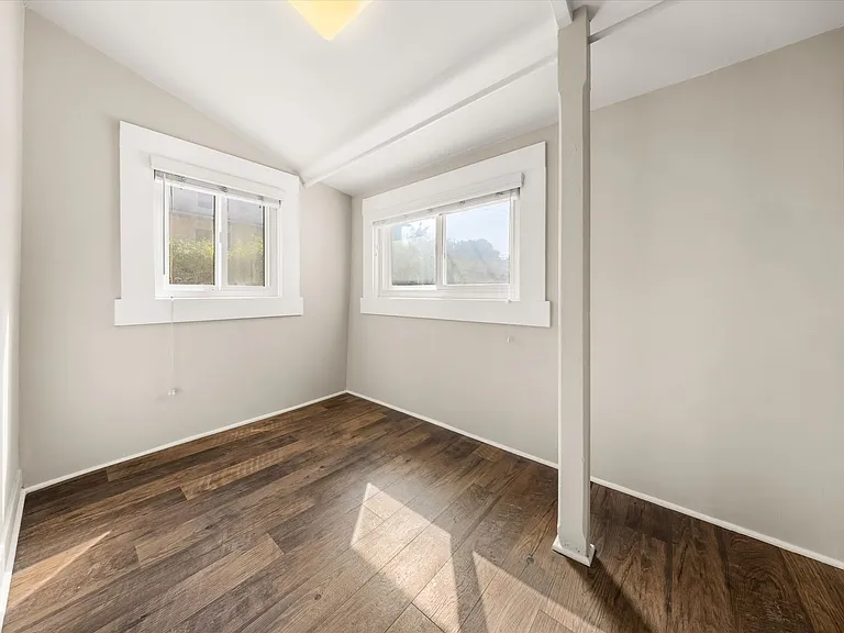 320-322 W Sola St — Photo 20