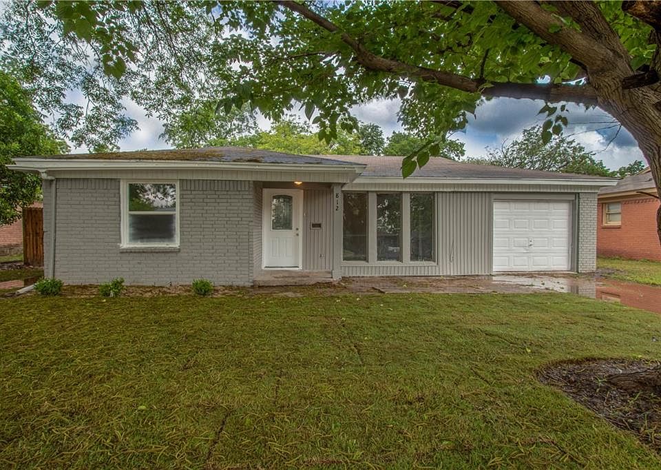 1st image of 812 Perry Dr