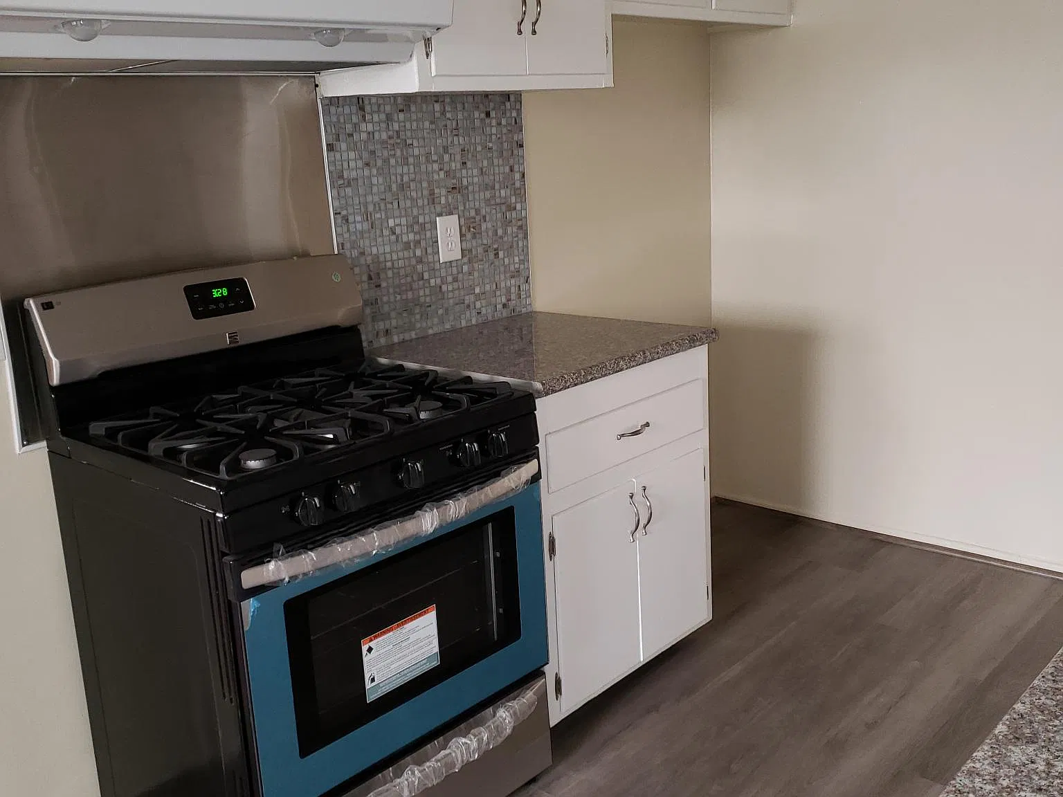 3 bed, 1100 sqft, $2,750 — Photo 3