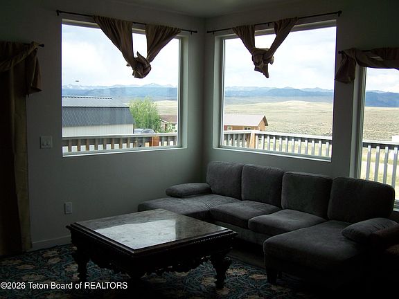 2nd image of 5 E Shoshone Trl