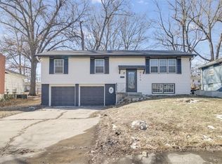 8614 Oxford Ave, Raytown, MO 64138