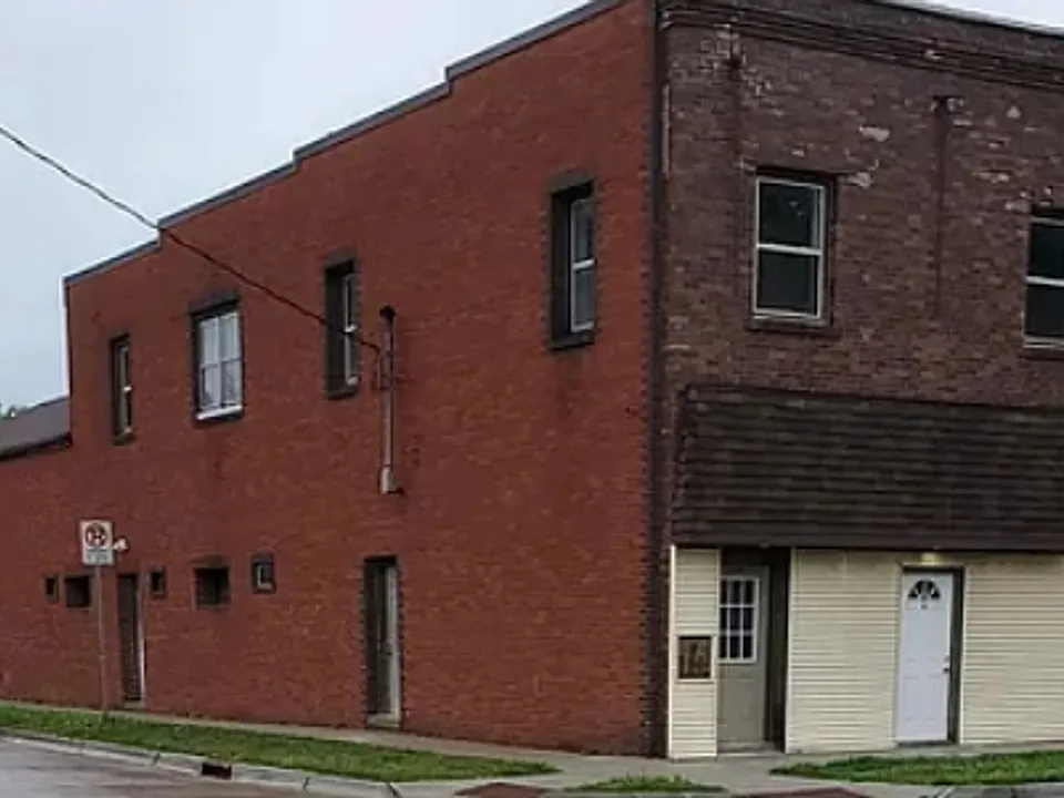 2447 E Walnut Street