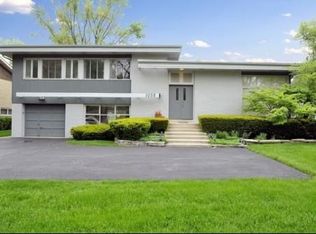 1058 Edgebrook Ln, Glencoe, IL 60022