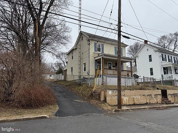 2nd image of 719 3rd St