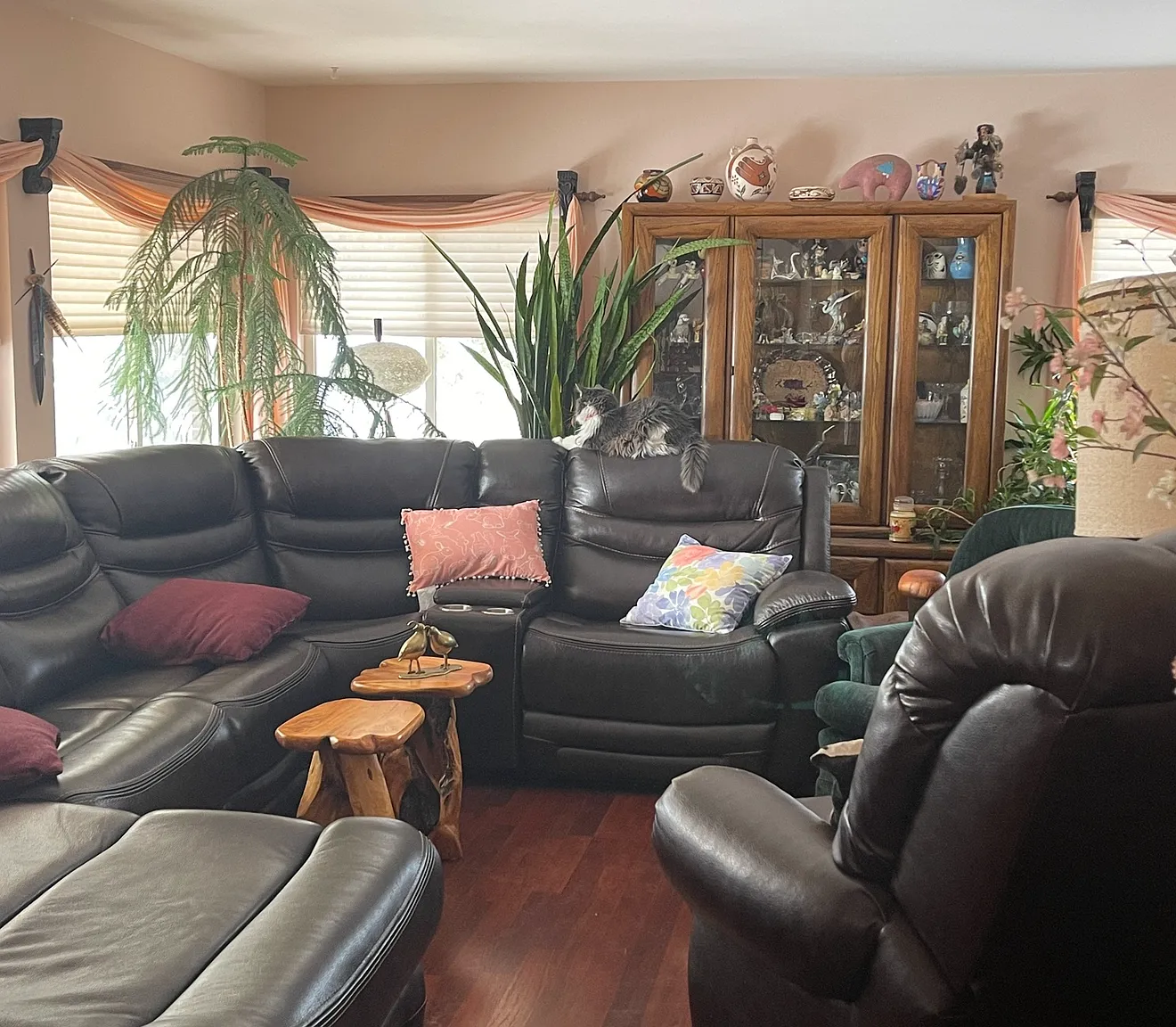 1 bed, 3000 sqft, $1,300 — Photo 2