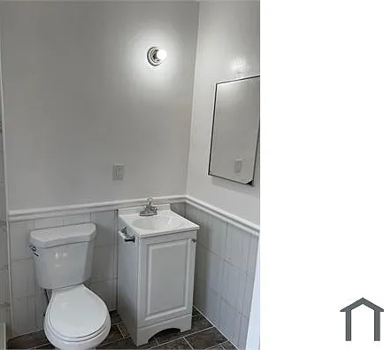 219 E 28th St — Photo 21