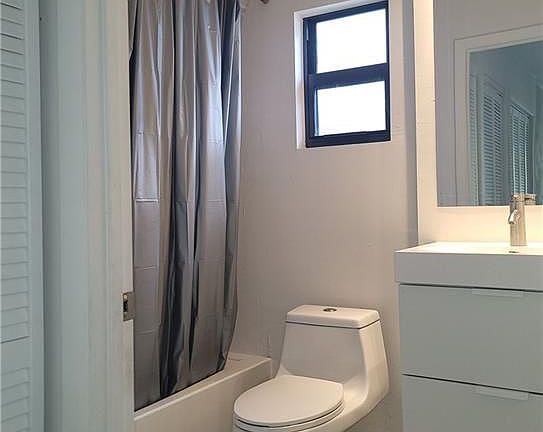 4th image of 260 17th St NW