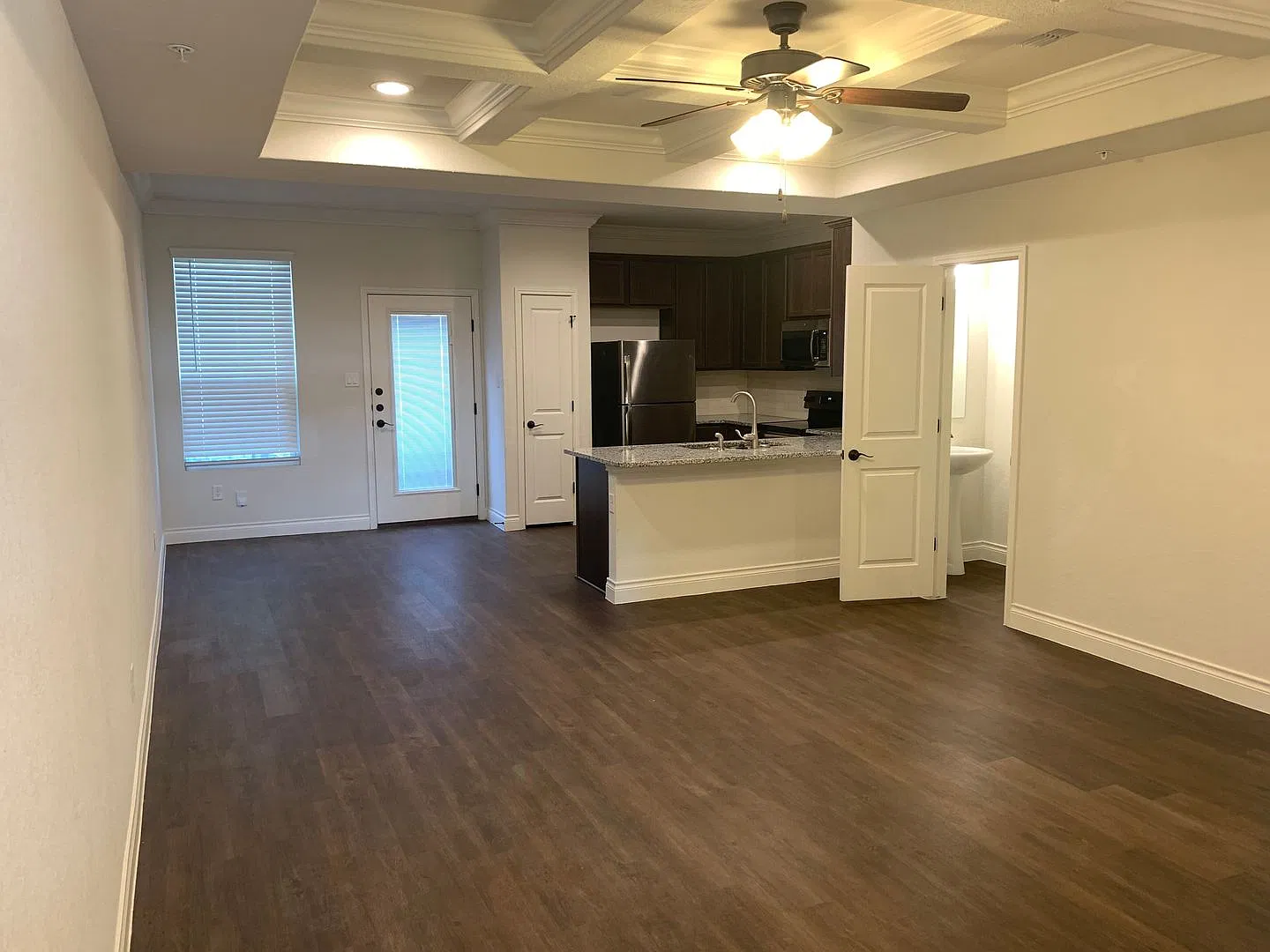 3/2.5/1.5 Fourplex Close to IH35 for Commuters! Fridge, Washer & Dryer Included /NBISD — Photo 2