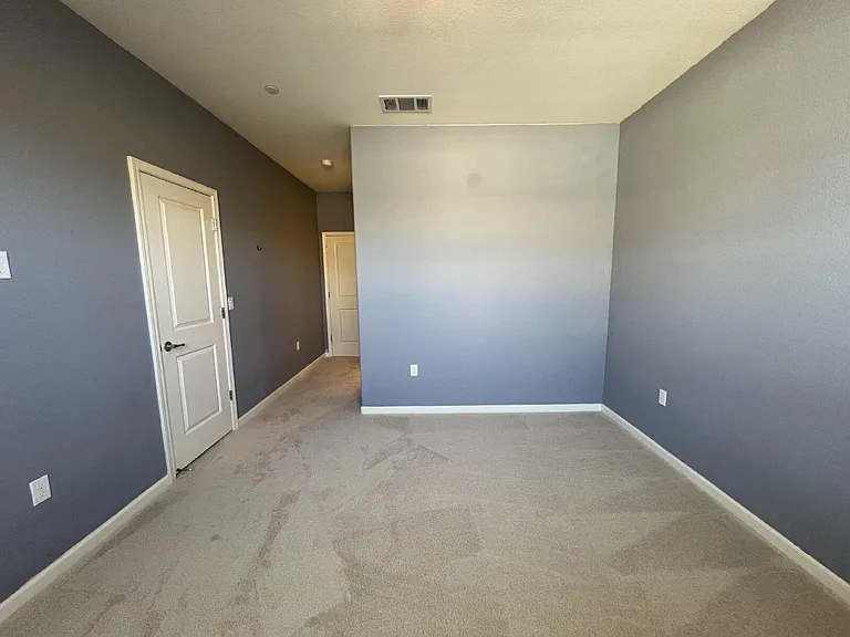 2762 Ferrara Cir — Photo 30