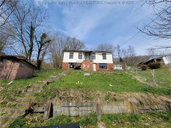 75 Hively Addition Rd, Clendenin, WV 25045