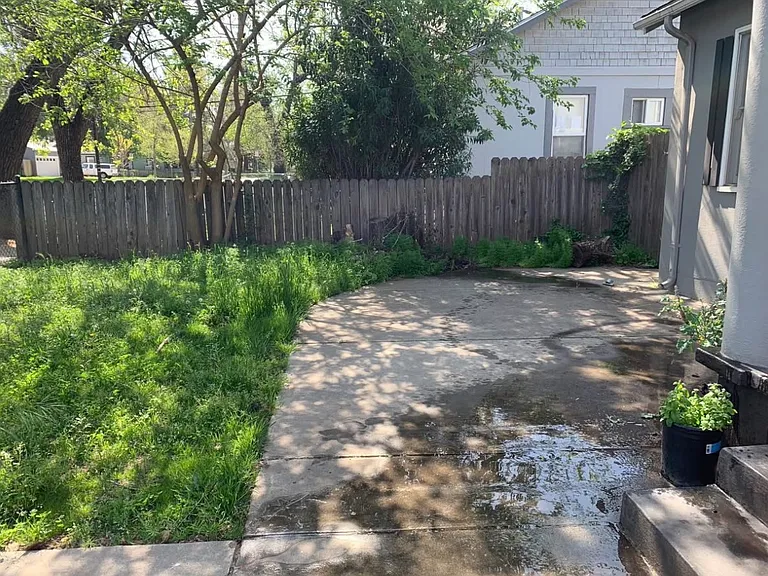 1207 Warner St — Photo 8