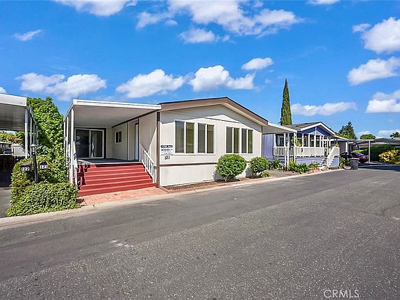 3rd image of 121 Ketch Ln