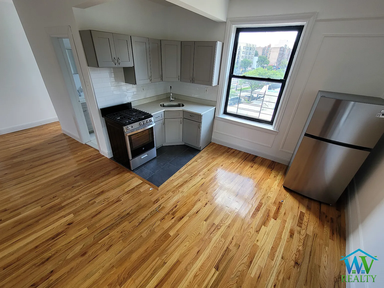 Studio, 600 sqft, $1,699 — Photo 4