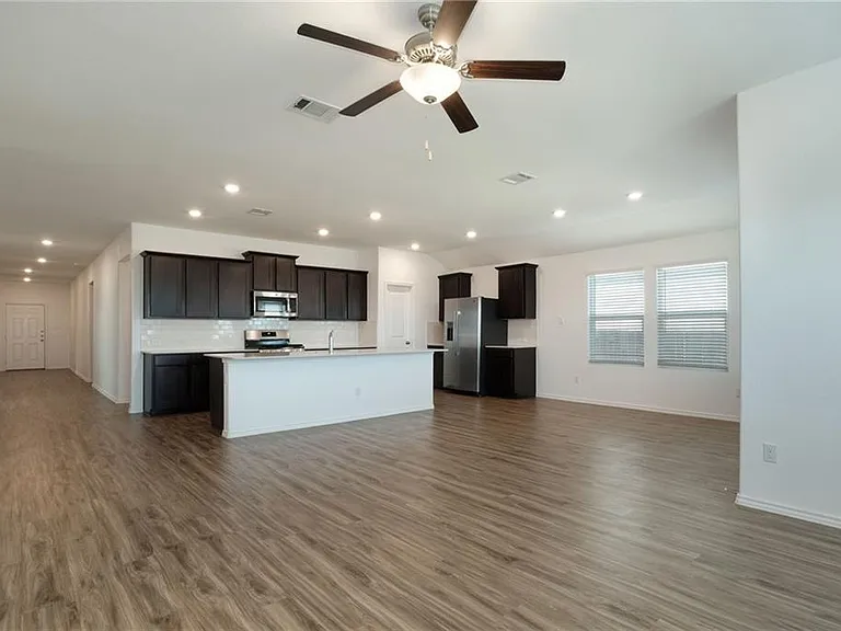 1007 Wolseley Cv — Photo 5