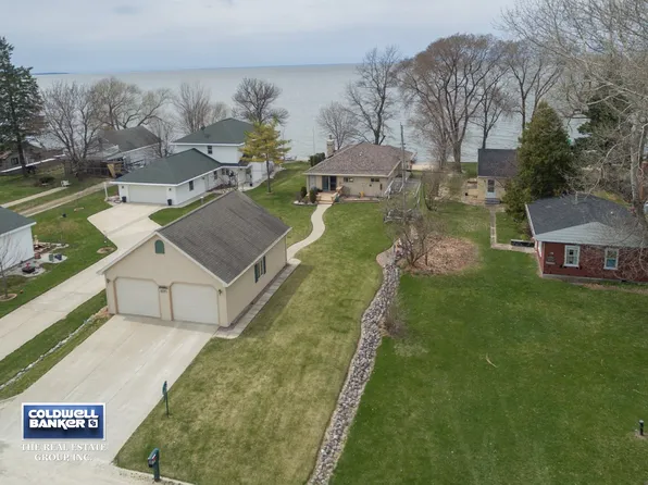623 Arrowhead Beach Rd, Luxemburg, WI 54217