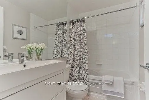 700 King St W #813 — Photo 11