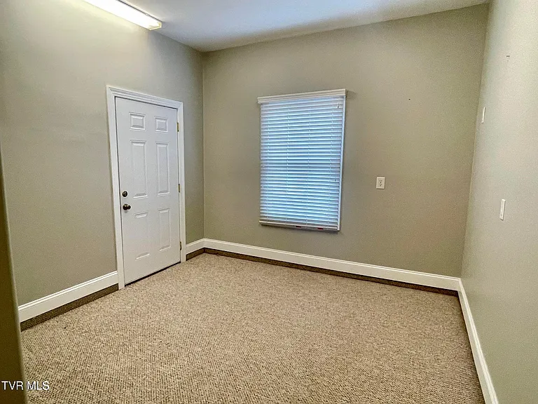 136 Westshore Point — Photo 16
