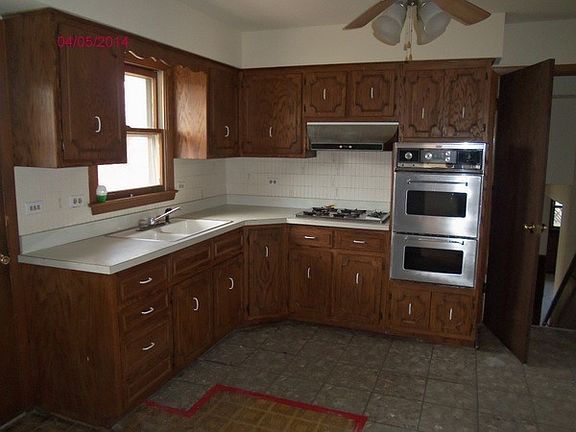 4th image of 15956 Michigan Ave
