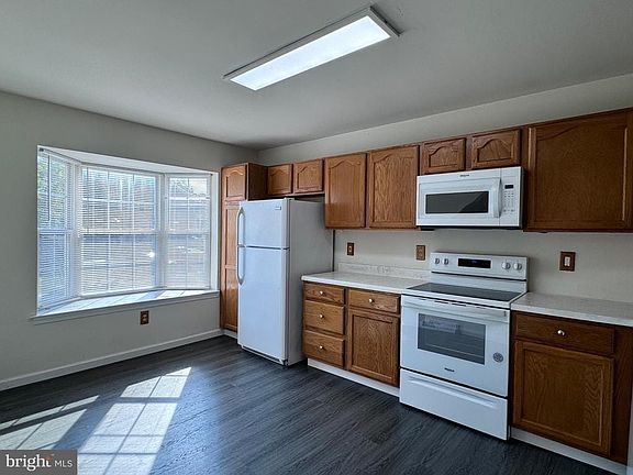 4th image of 150 Valerie Ln