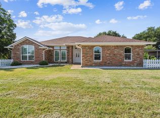 611 Sandstone Ln, Granbury, TX 76048