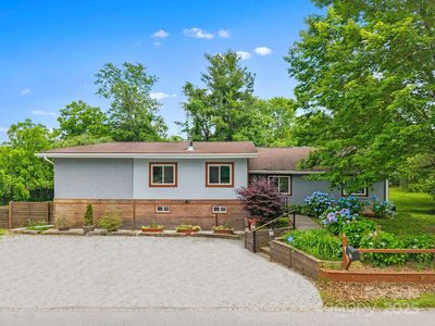 419 E Blue Ridge Rd, East Flat Rock, NC, 28726