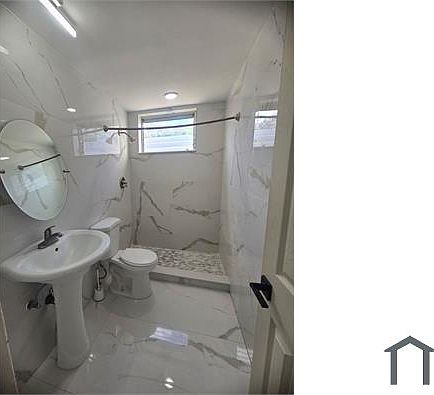 2nd image of 2025 Bay Dr APT 6