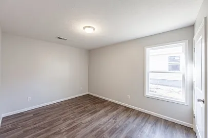 121 Saint George Ave — Photo 9