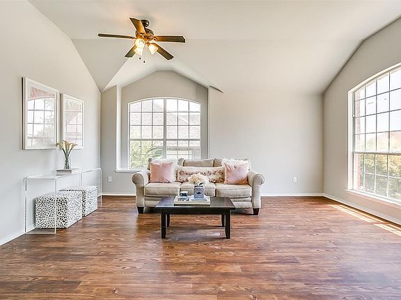 4th image of 816 Silverbrook Dr