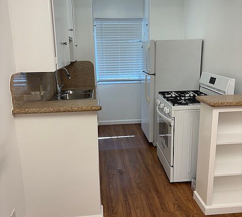 3rd image of 611 N Flores St APT 2