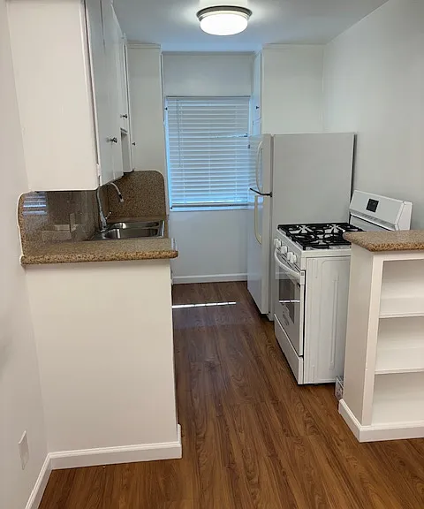 611 N Flores St #2 — Photo 3