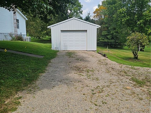3rd image of 1780 Coal St
