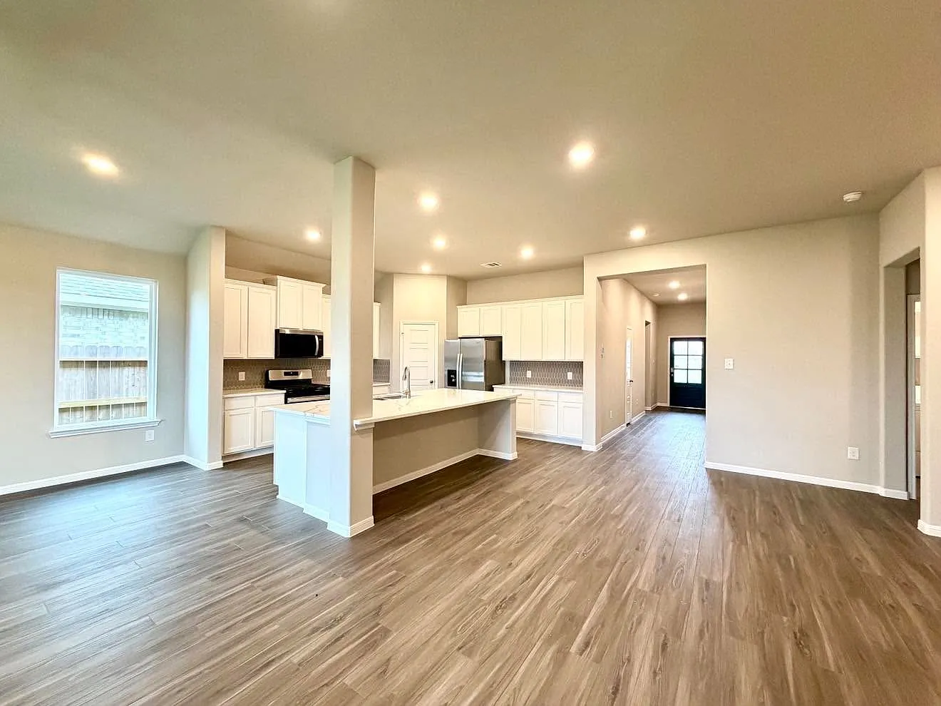 4 bed, 2050 sqft, $2,550 — Photo 3