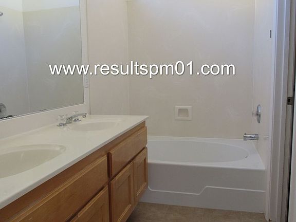 4th image of 360 Summergrove Cir