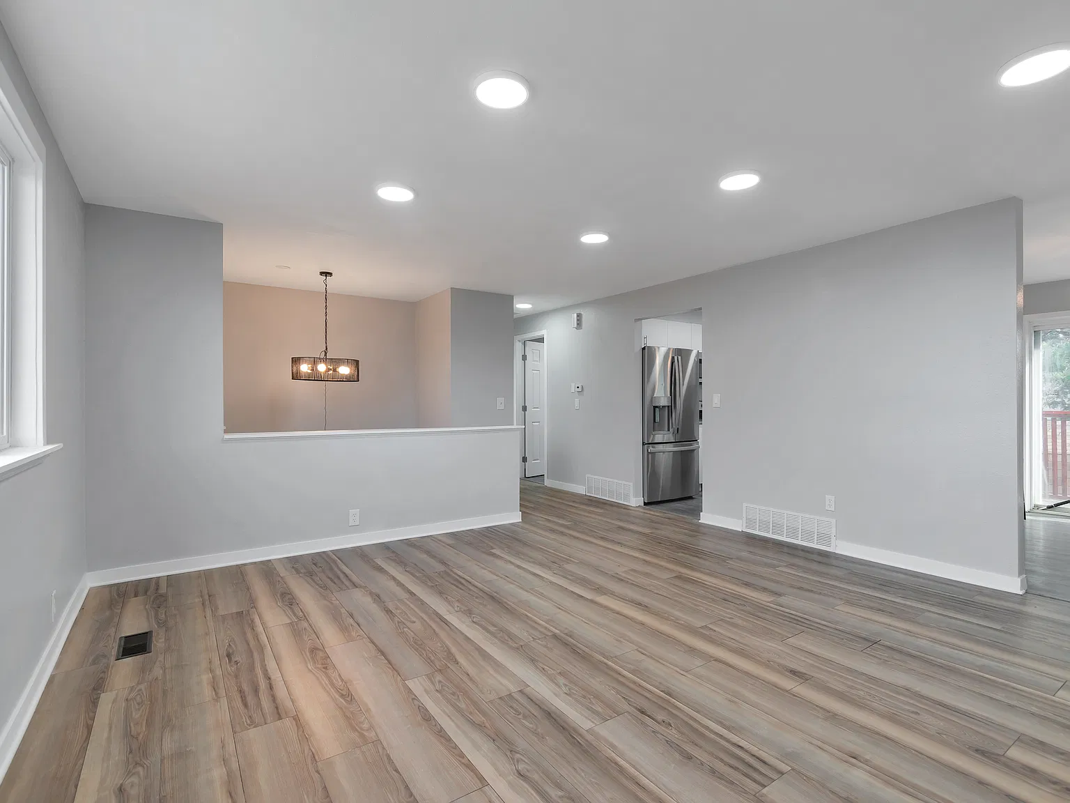 2 bed, 1041 sqft, $1,700 — Photo 3