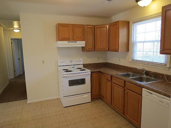 3rd image of 9325 Chesswood Cir