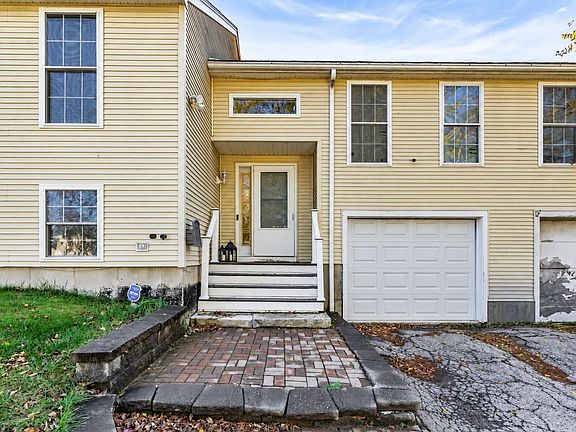 2nd image of 32 Marion St Unit 32