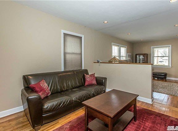 4th image of 204 Stephen St