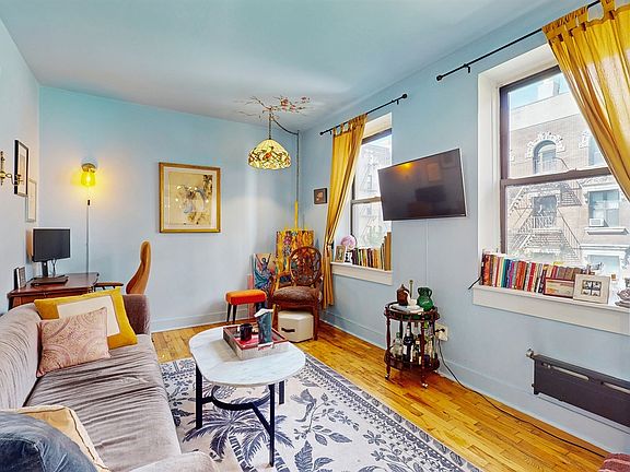 3rd image of 4 W 101st St APT 45