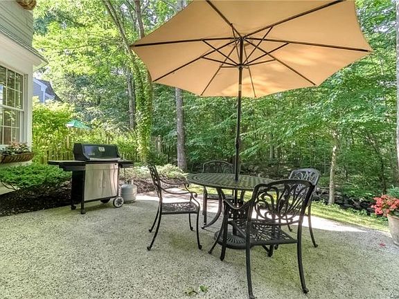 4th image of 61 Woodlands Dr